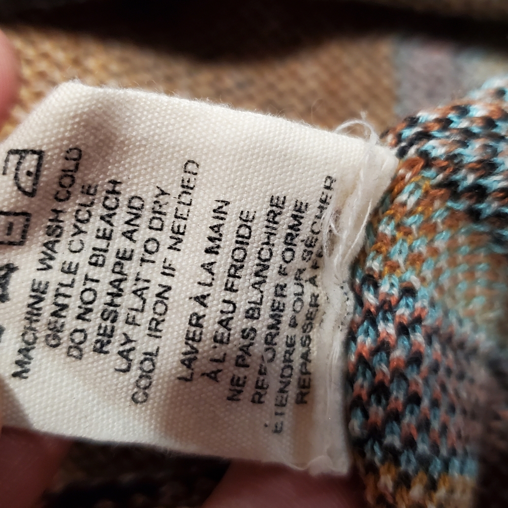 Colorful Geometric Patterned Cardigan - Picture 6 of 7